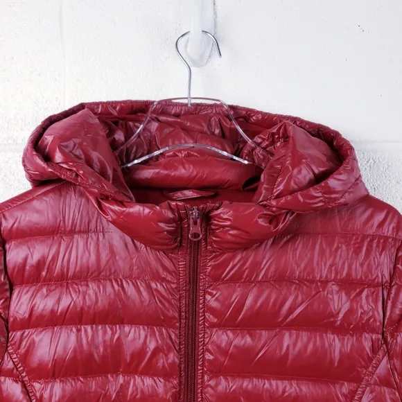 Bernardo Slimming Down Long Hooded Puffer Jacket Packable Red Size Medium
