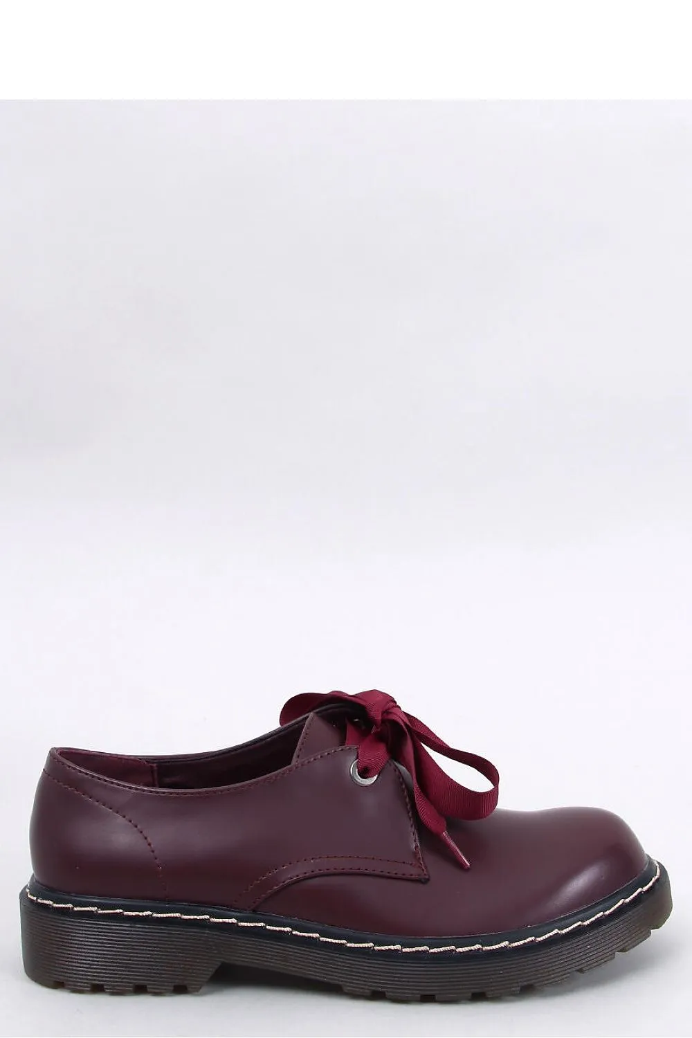 Burgundy Shoes for Woman Casual Shoes with Ribbon finish.