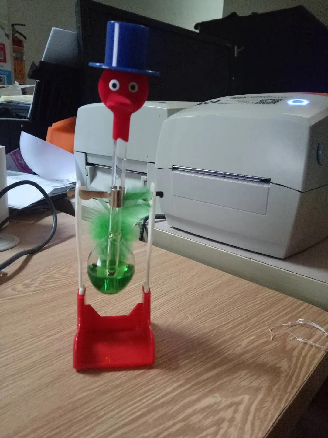 Creative Non-Stop Liquid Drinking Glass Lucky Bird Funny Duck Drink Water Desk Toy Perpetual Motion yellow