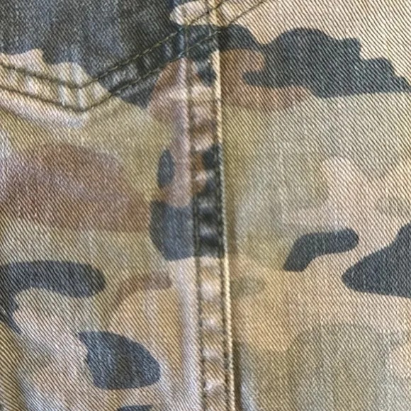 Free People Oversized Cropped Camouflage Denim Jacket Size Medium