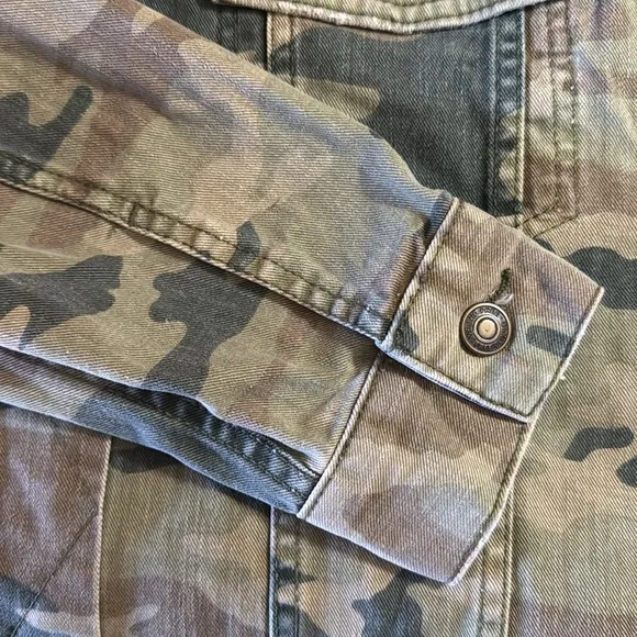 Free People Oversized Cropped Camouflage Denim Jacket Size Medium