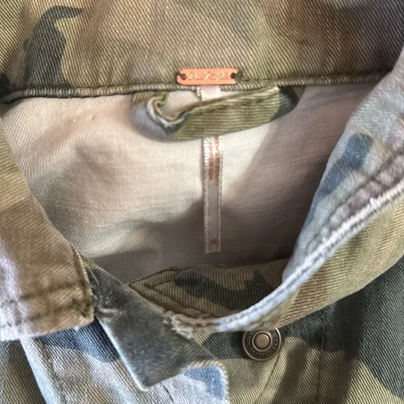 Free People Oversized Cropped Camouflage Denim Jacket Size Medium