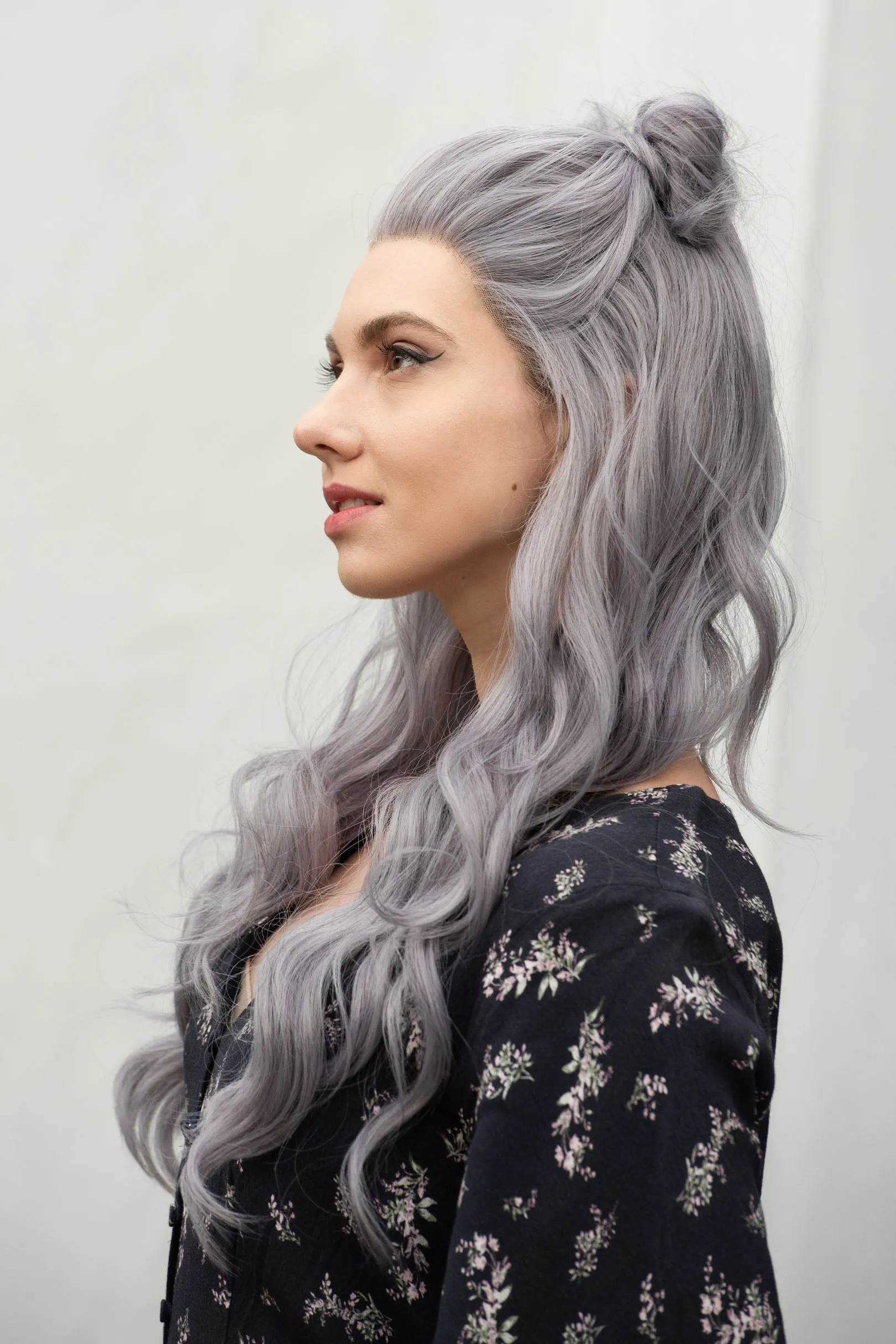 Kardashian Silver Lace Front Wavy Wig