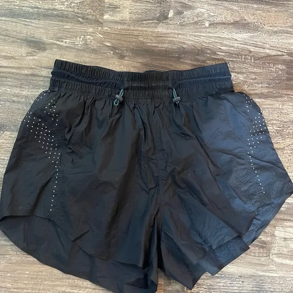 LULULEMON x Roksanda Break New Ground Short