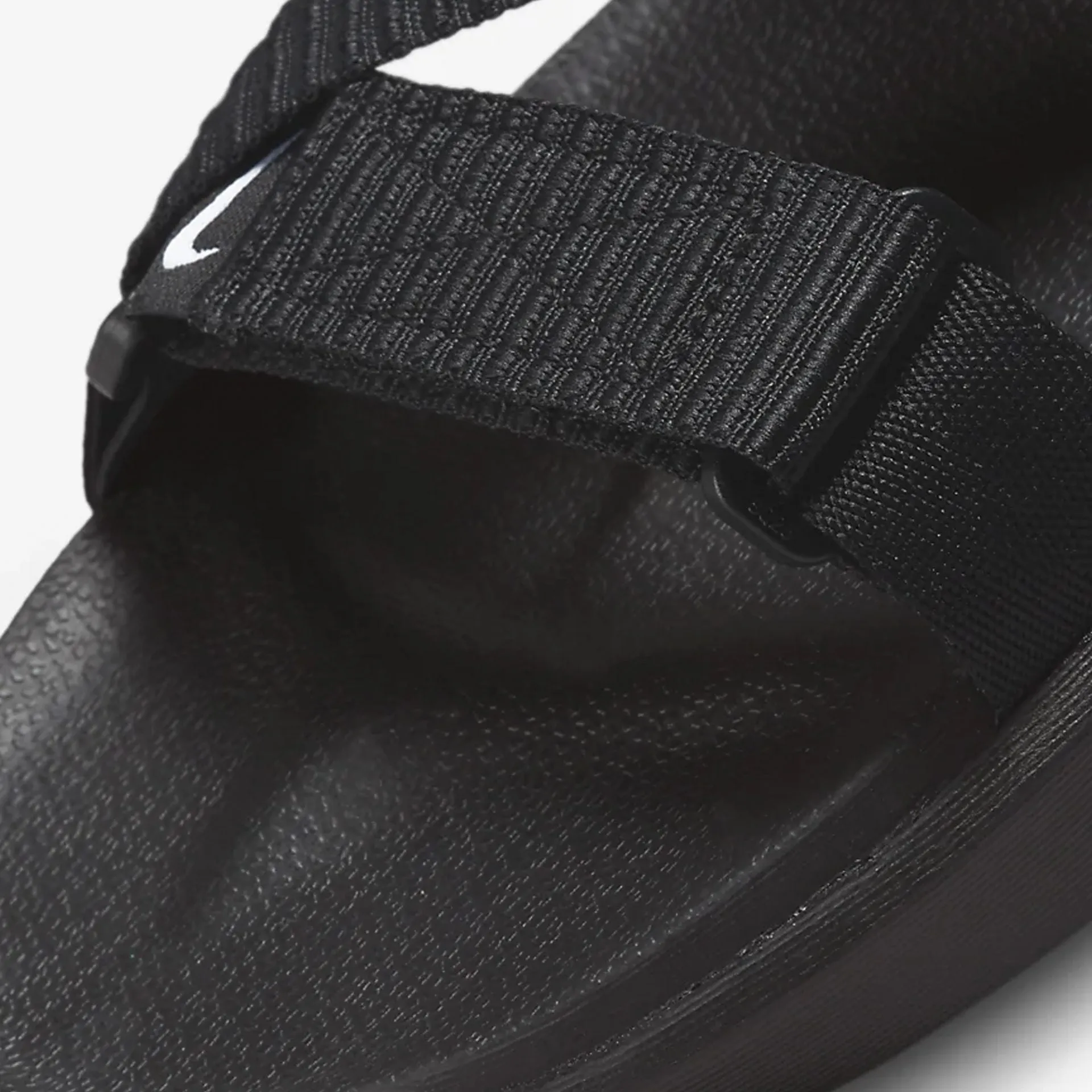 Nike | VISTA  { BLACK/WHITE