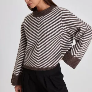 NWT Wat. The Brand Brown Chevron Knit Crewneck Sweater Size Medium