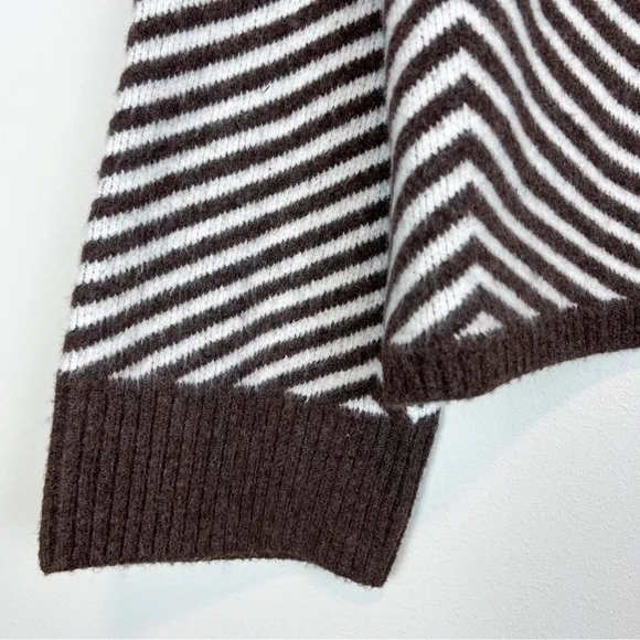 NWT Wat. The Brand Brown Chevron Knit Crewneck Sweater Size Medium
