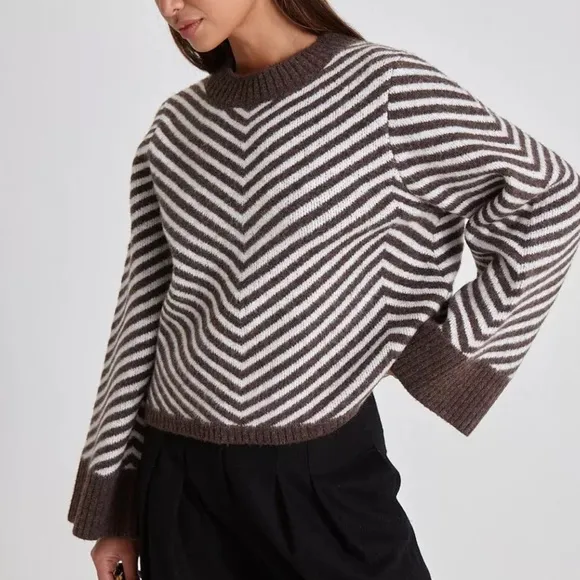 NWT Wat. The Brand Brown Chevron Knit Crewneck Sweater Size Medium
